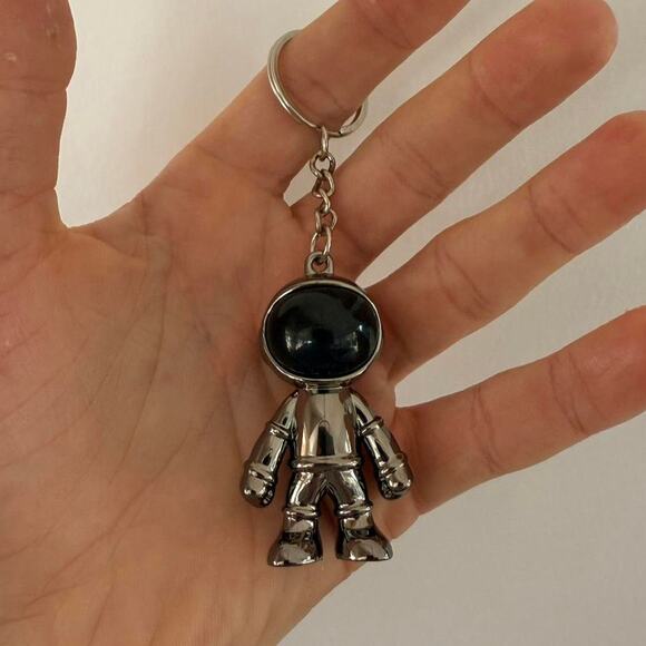 retro 2000s silver astronaut keychain keychain - Picture 2 of 5